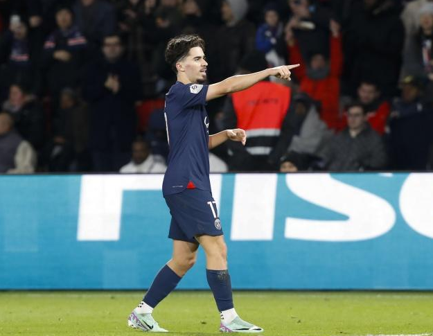 我们拭目以 我们拭目以