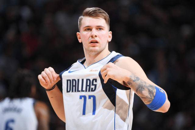 了众多球迷 了众多球迷